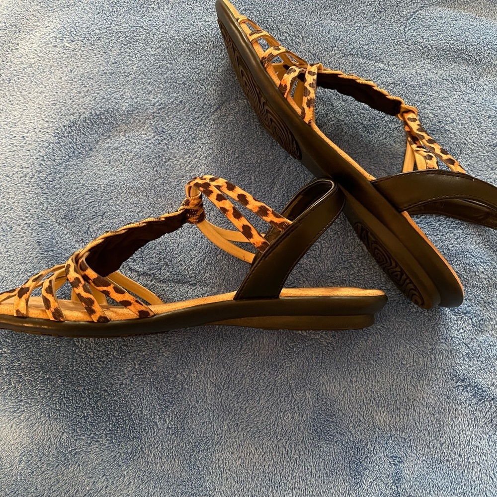 Impo Memory Foam Sandals